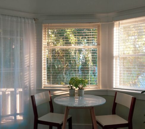 5 Reasons to Hire Professionals for installing Window Blinds and Shutters
